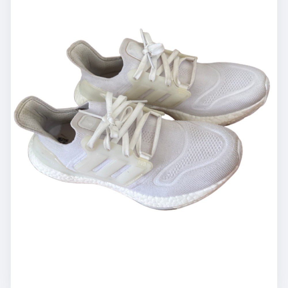 Adidas ultra boost 22 size 7 women